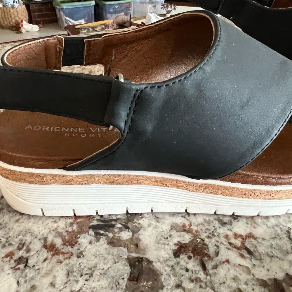 Women’s Adrienne Vittadini Black and Brown Sandals 8.5M - Picture 3 of 5